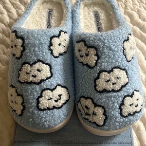 NWT Aeropostale sleepy cloud slippers S 5-6